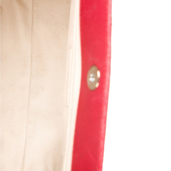 Chanel tote style handbag with versatile chain detail and silver tone hardware - Picture 5 of 5